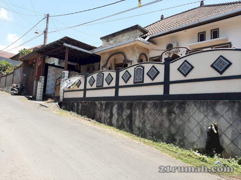 Rumah luas plus kolam renang dan furniture di Denpasar bali