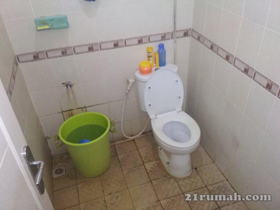 dijual rumah di perumahan maharaja depok