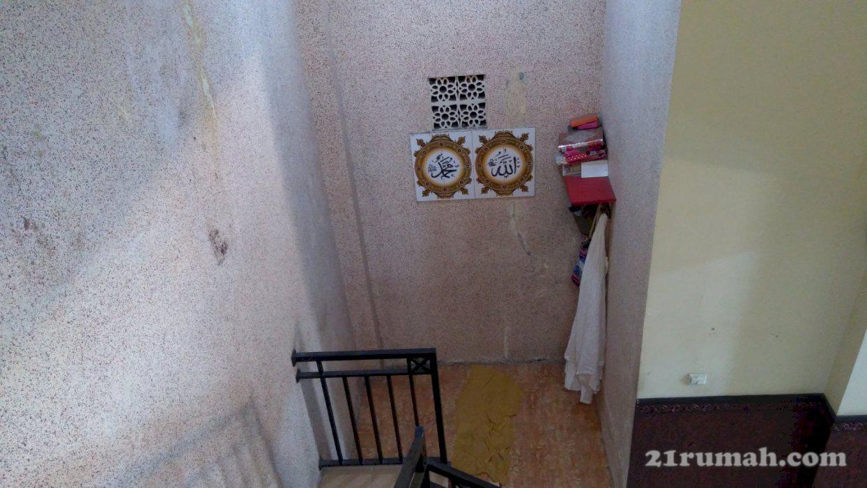 Rumah 2 lantai sidoarjo full bangunan