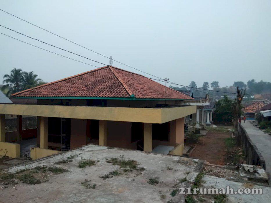 Rumah strategis dengan ukuran tanah yang besar cocok investasi!