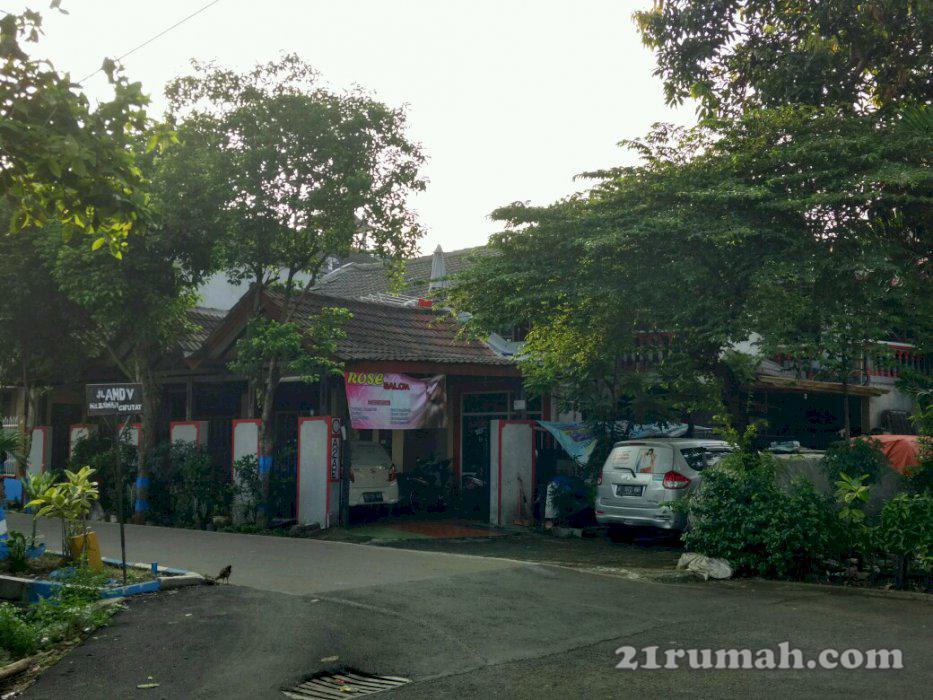 Rumah strategis huk pinggir jalan