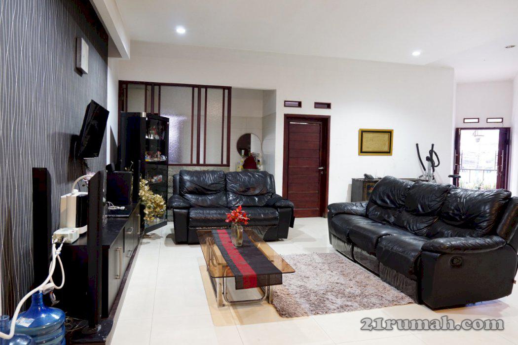 Rumah mewah plus kamar kos di poros Sukarno Hatta Malang