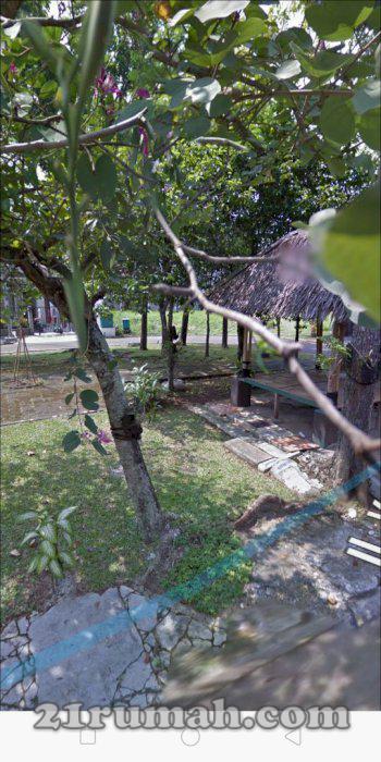 Rumah ada kolam renang bebas banjir