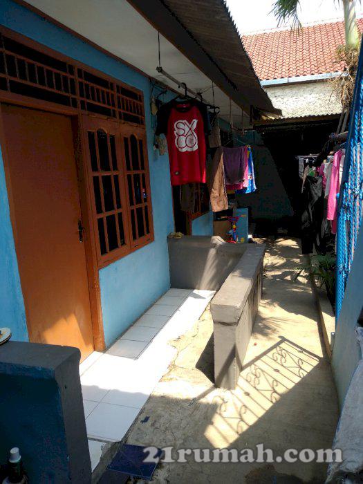 Jual Rumah berikut ketiga kontrakan nya.