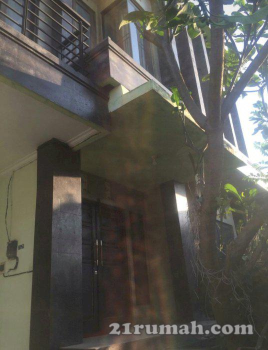 Rumah minimalis modern aman tenang