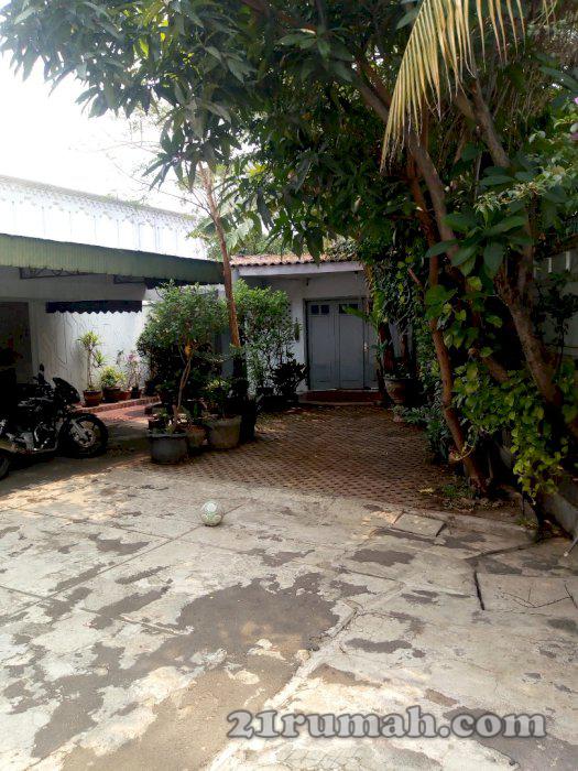dijual rumah besar di komplek gudang peluru kebon baru tebet