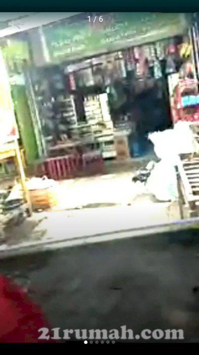 Ruko dua lantai di pusat keramaian