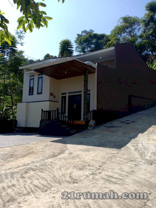 Jual Hunian asri beserta isi dijatihandap atas Dikomplek Griya Mandala Permai