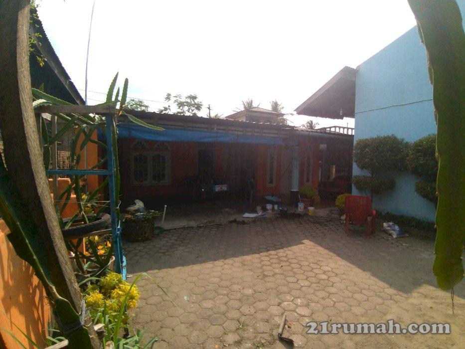 Rumah + Depot Air minum + Tanah