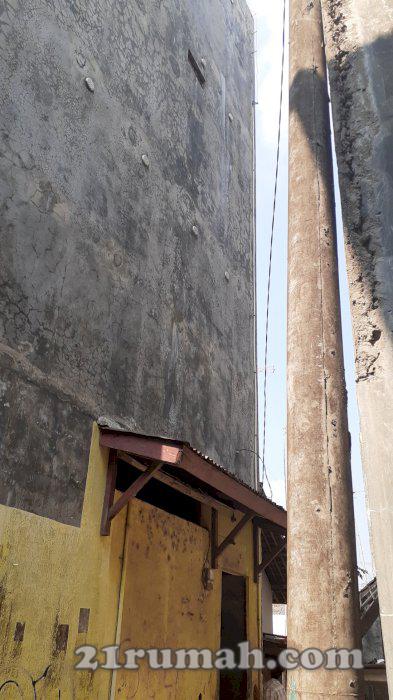 Gedung sarang burung walet dan berserta isinya