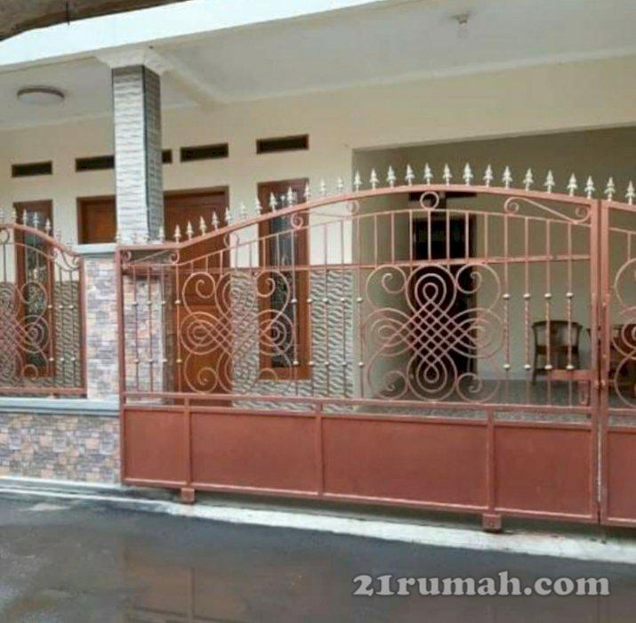 Rumah berikut perabotan dan strategis 