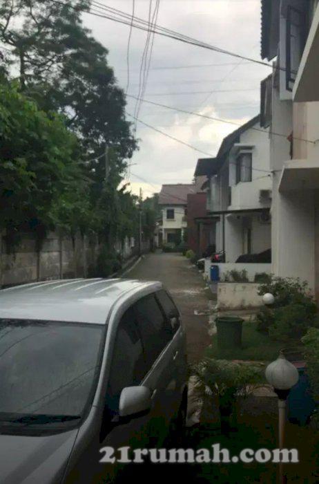Jual Rumah 2 Lantai Lokasi Strategis Aman & Nyaman
