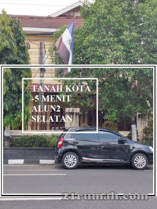 Tepi Jalan M. T. HARYONO Yogyakarta