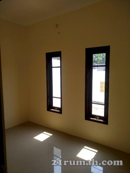 Jual rumah baru 2 Lt.  SHM sangat strategis