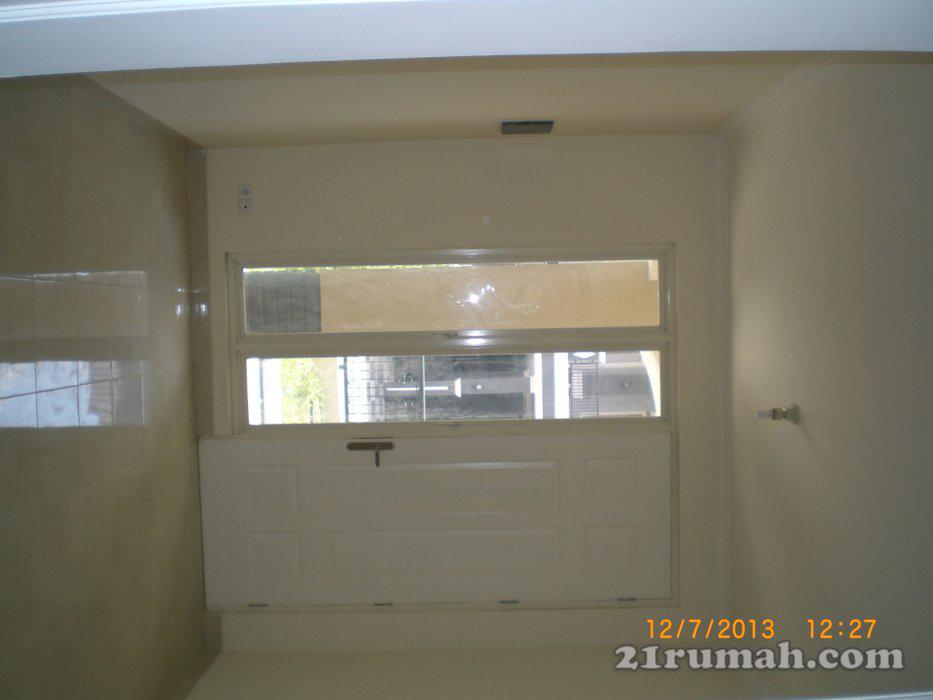Royal Residence Pulogebang 2Lantai 4KamarTidur+AC&3Kamar Mandi termasuk shower