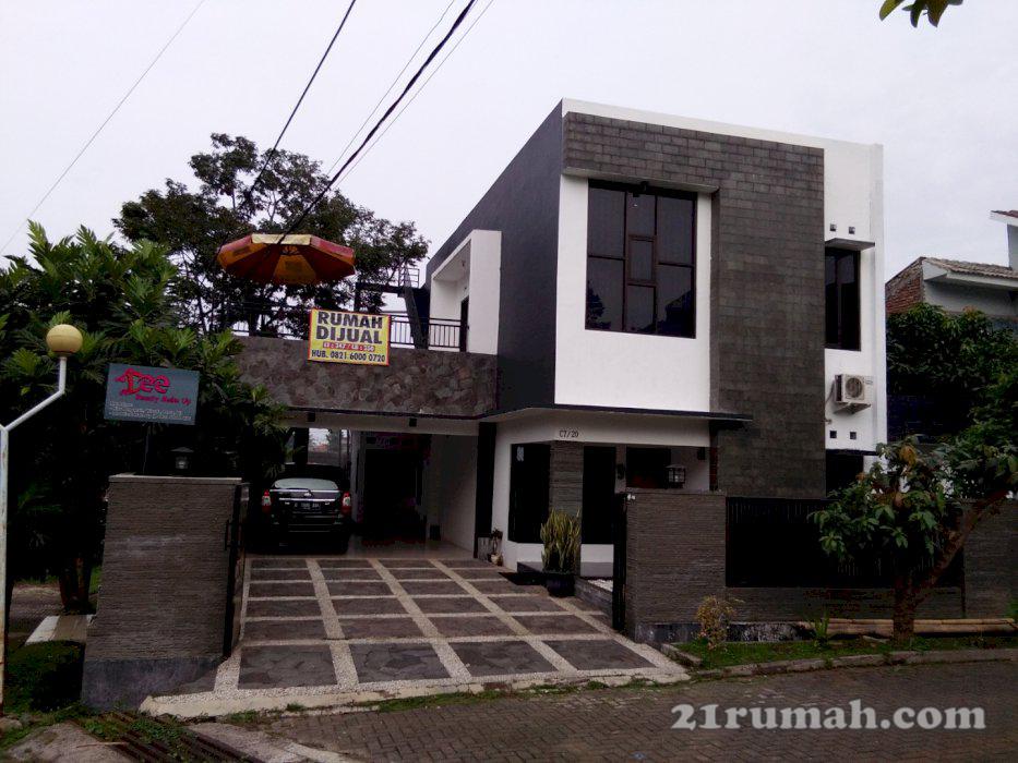Rumah vila eksklusif minimalis 