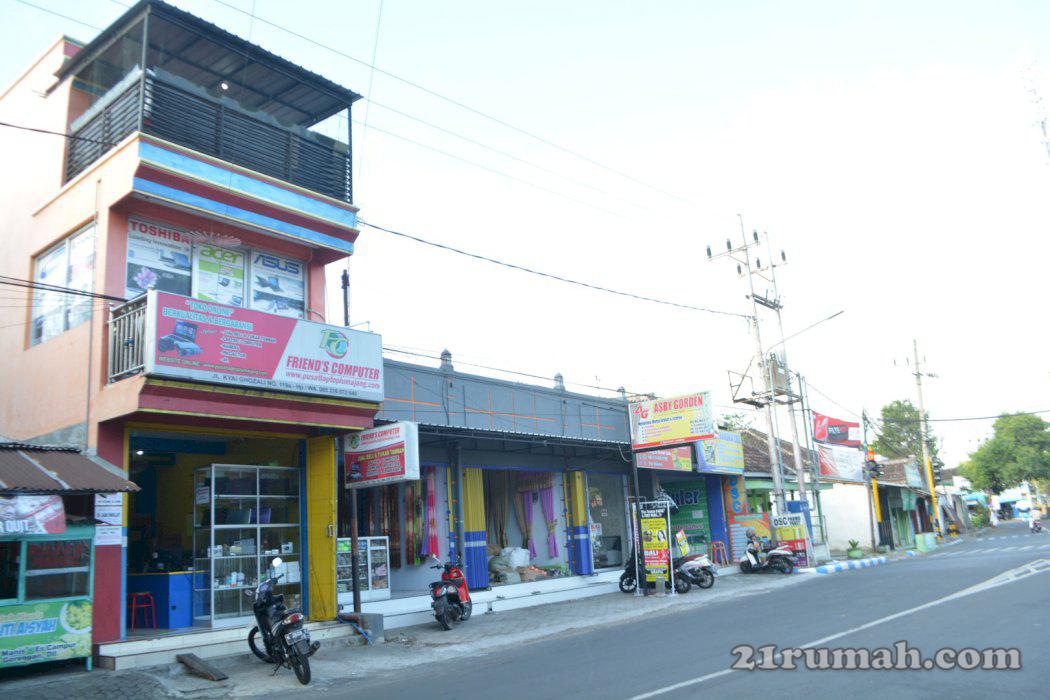 Ruko 3 lantai dipusat kota lumajang sangat strategis cocok segala macam usaha