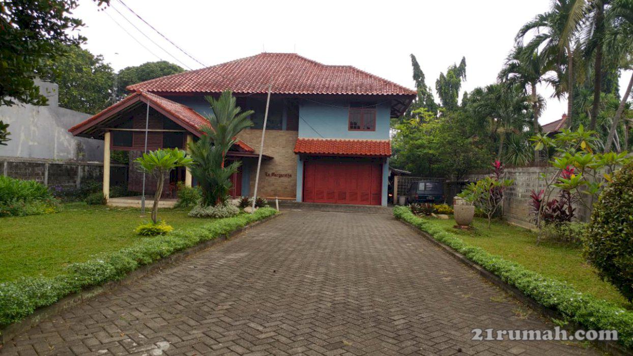 DIJUAL Rumah Tinggal dengan Halaman LEGA
