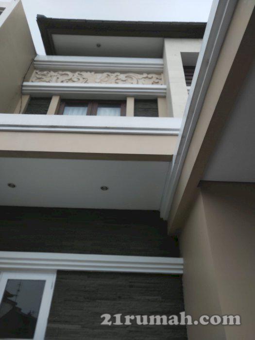Rumah Mewah Modern Di Batubulan Bali