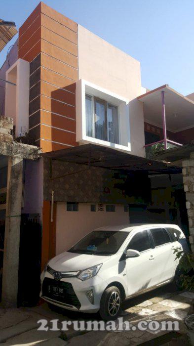 Rumah 3 lantai plus dua kontrakan
