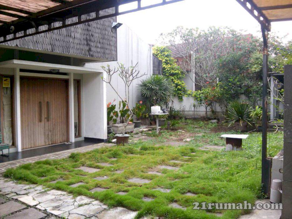 Dijual cepat dan butuh...!! Rumah atau Guesthouse strategis di Bandung