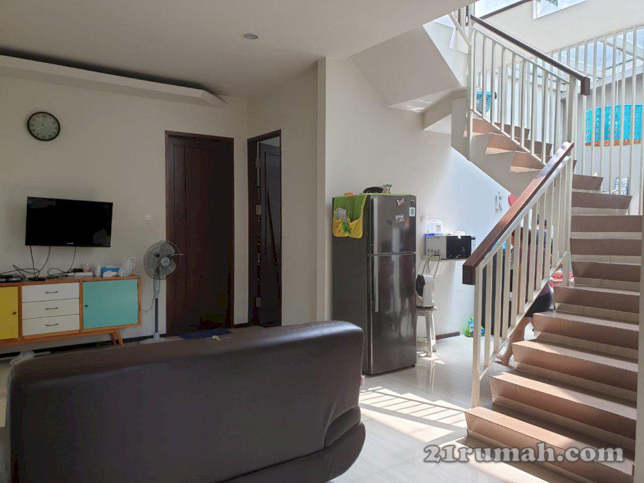 Rumah Bagus di Bintaro Mahagoni Park Graha Raya Siap Huni Lt 136 m (N)