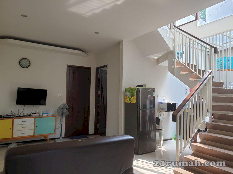 Rumah Bagus di Bintaro Mahagoni Park Graha Raya Lt 124 mlt