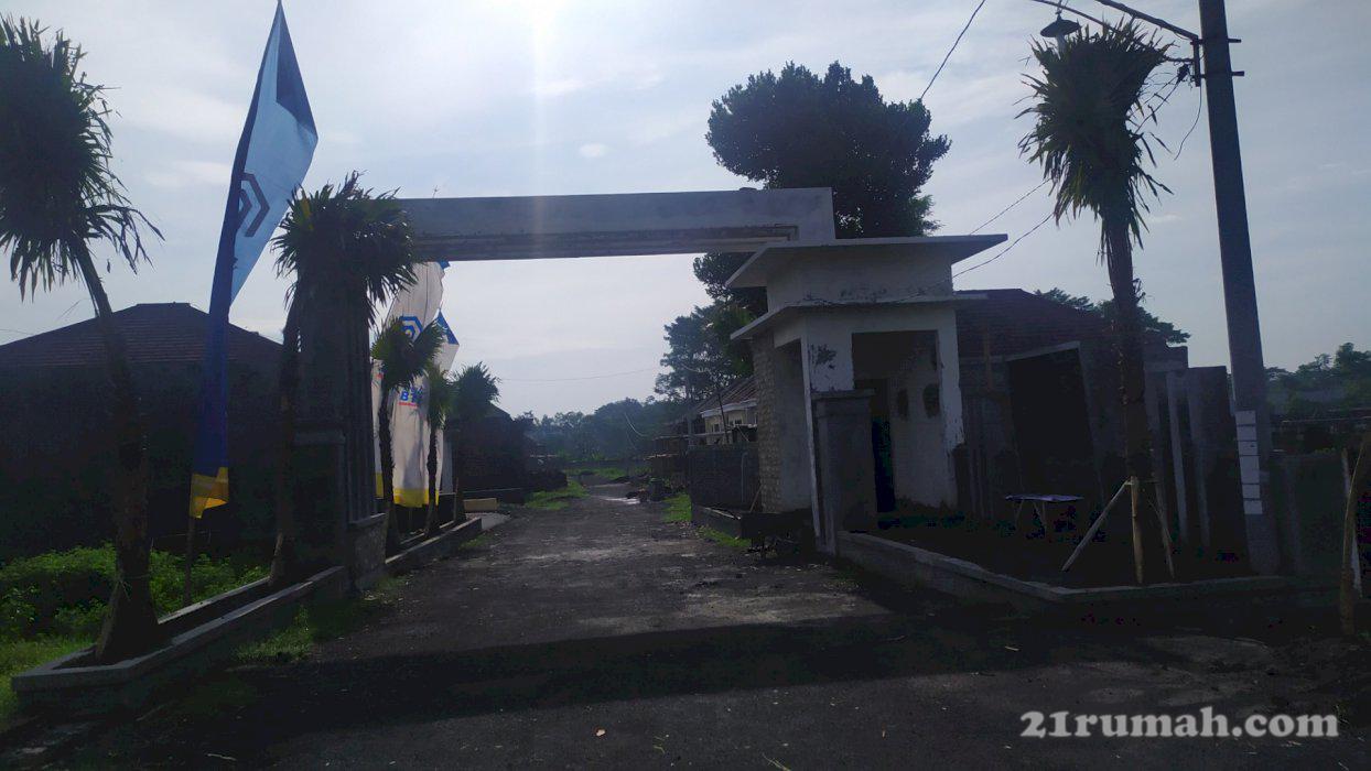 Perumahan mewah pinggir jalan raya jlt lumajang