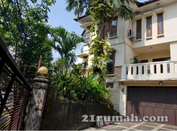 Rumah strategis dekat MRT L.Bulus dalam komplek dijual