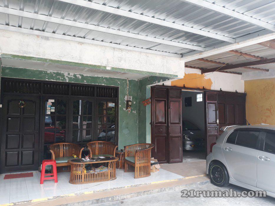 Rmh besar Hook strategis di lamper tengah