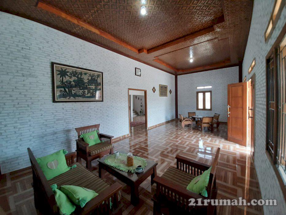 dijual rumah dg halaman luas dipusat kota serang