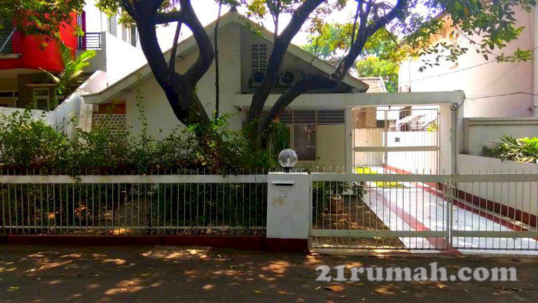 Rumah Rindang di Komplek Perumahan Kehutanan Pejaten Pasar Minggu TB simatupang