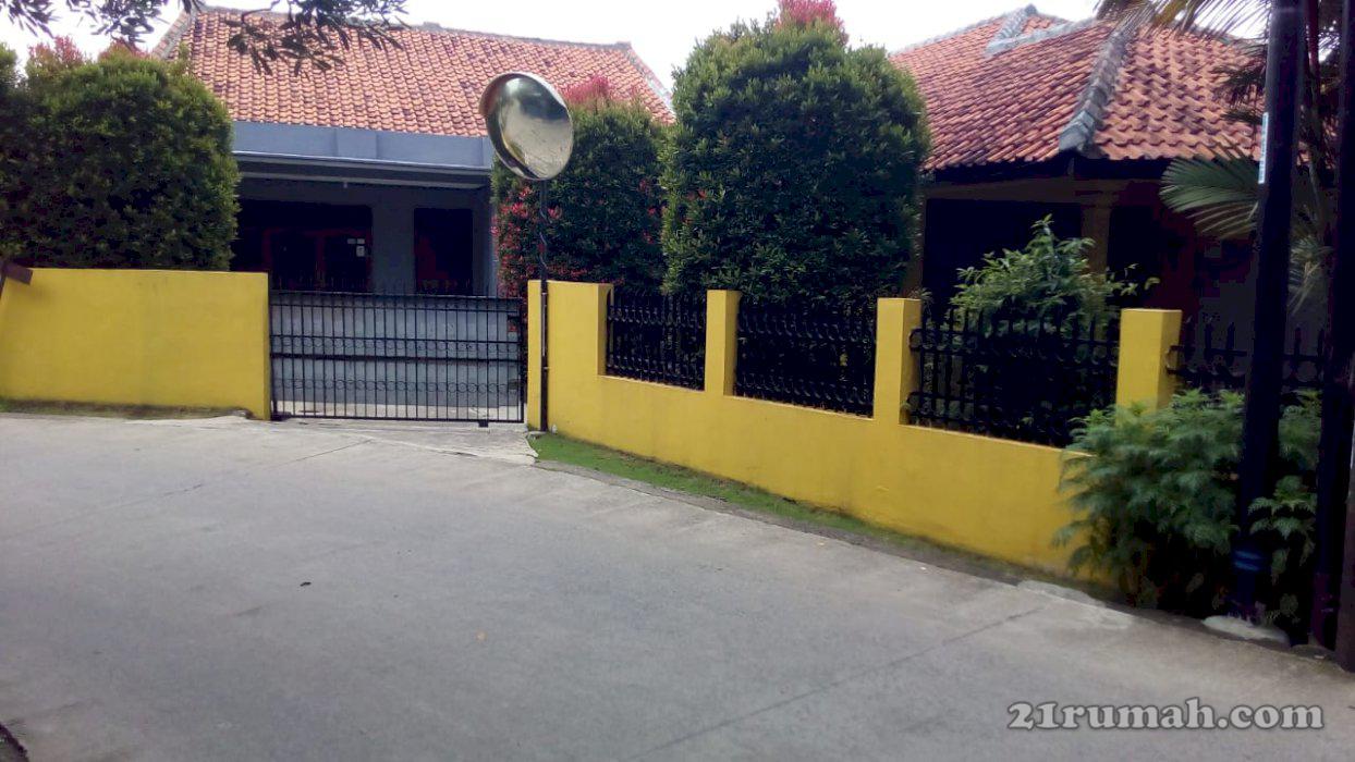 Dijual tanah dan bangunan di daerah strategis Kukusan, Depok