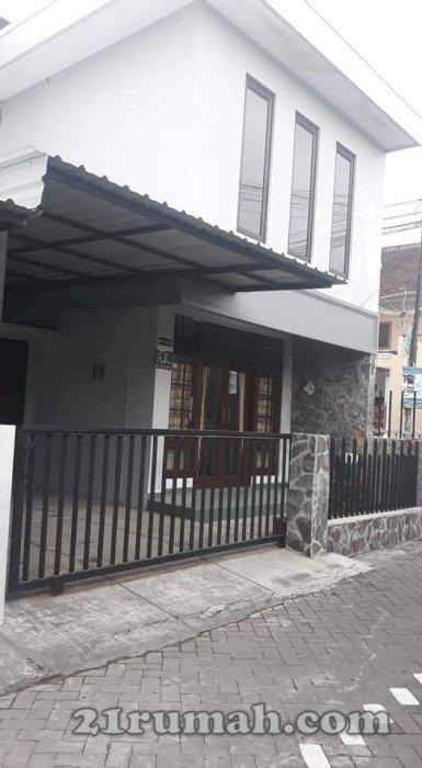 Rumah mewah 2 lantai, pinggir jalan