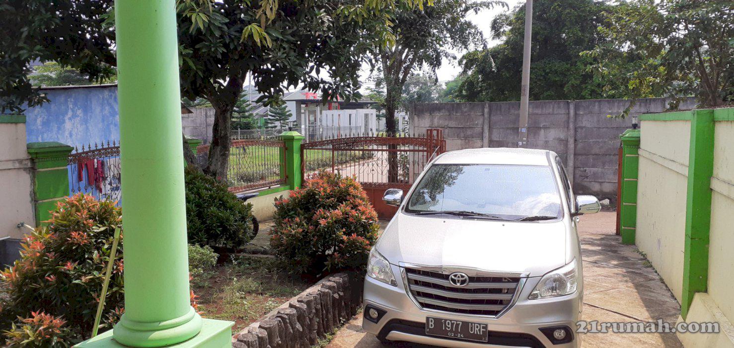 Rumah Didepan Gerbang Komplek