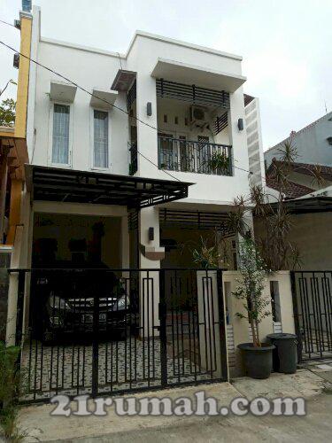 Jual rumah 2 lt bebas banjir & Baru Renovasi vila nusa indah 2