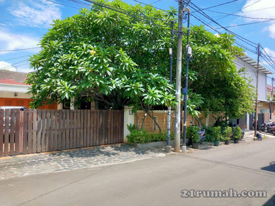 Dijual Cepat - Rumah Luas, Asri & Lokasi Strategis - Srengseng, Jakarta Barat