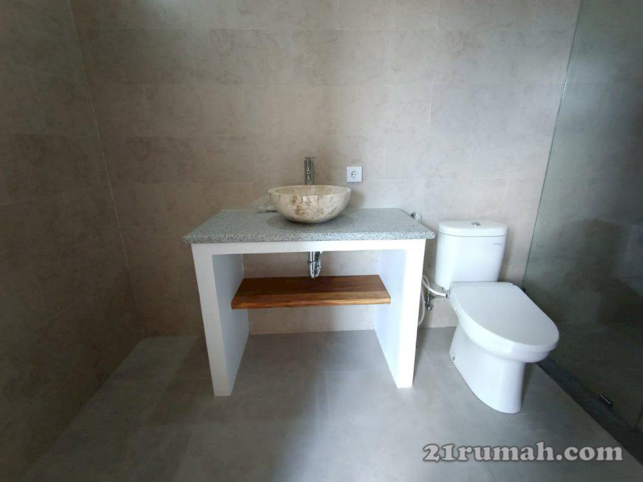 Brand new villa available for yearly rental, location in Tumbak Bayuh.