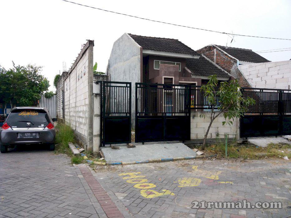Di jual rumah Pojok letak strategis