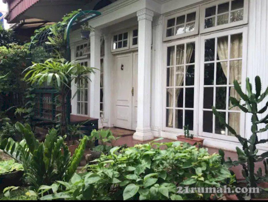 Dijual Rumah klasik siap huni lokasi startegis di pondok indah