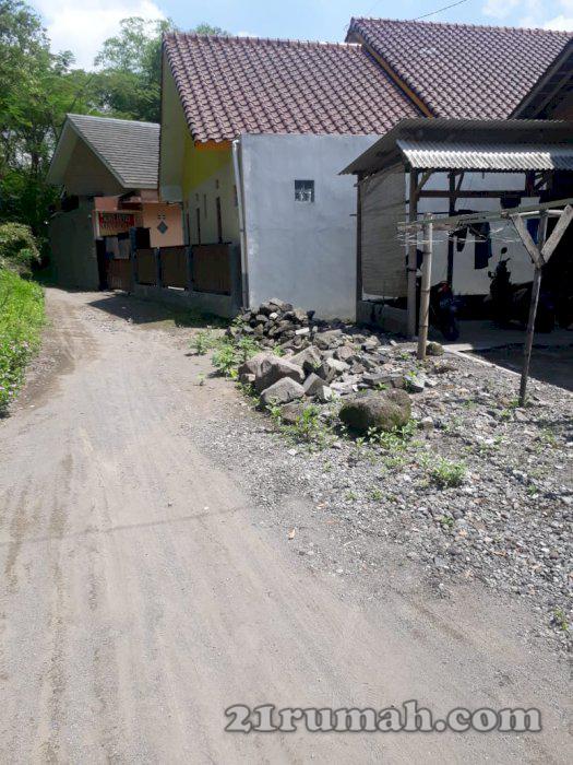 Jual tanah bonus rumah di Jakal km 12