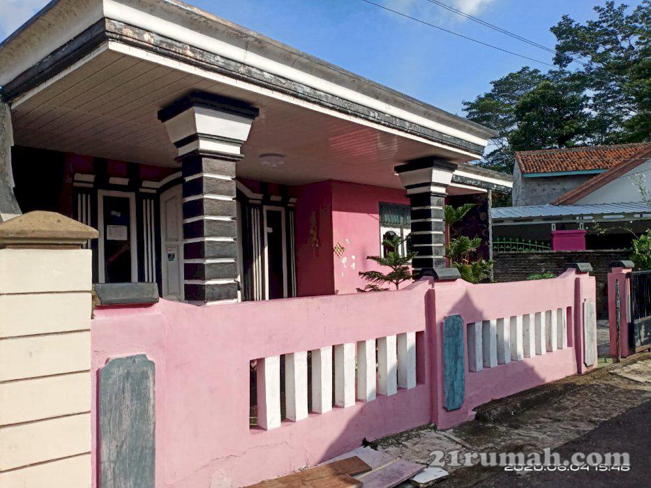 Di jual rumah huni Luas tanah 300 luas bangunan 120