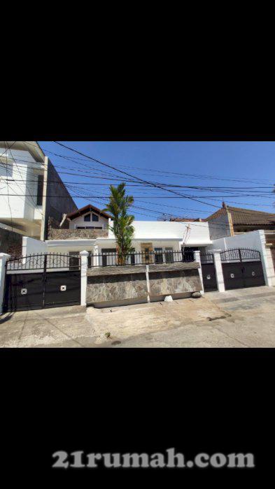 Dijual Rumah Luas di Darmo Baru dengan 4 KT, 3 KM dan dan 3 Dapur