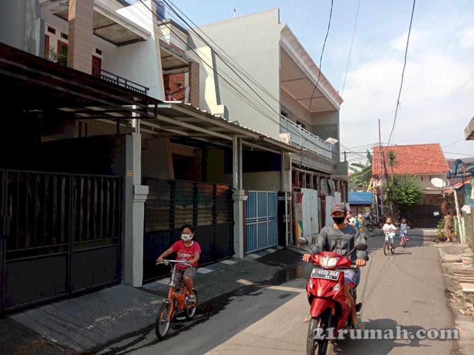 Rumah tingkat di seskoal kebayoran lama