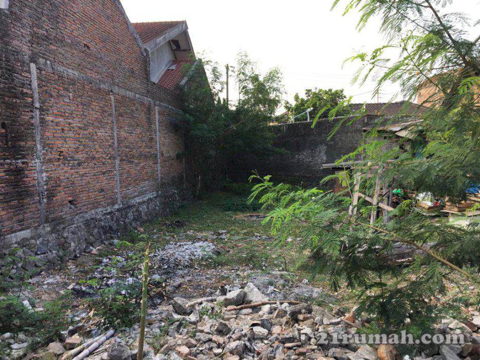 Tanah pekarangan dekat dengan Kampus UMS Solo