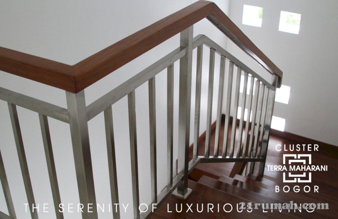 Rumah 2 lantai dengan gaya modern