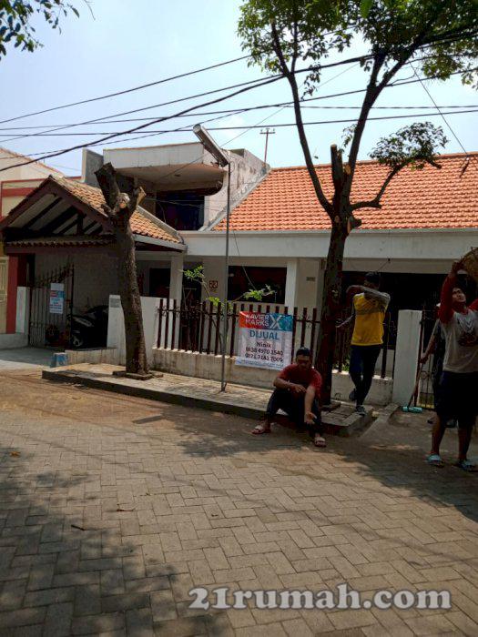 Rumah masa kecil damai mapan Strategis
