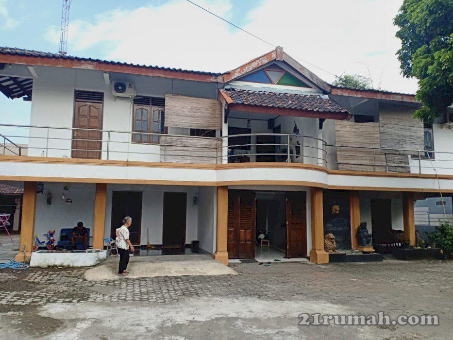 Rumah dalam kota halaman luas