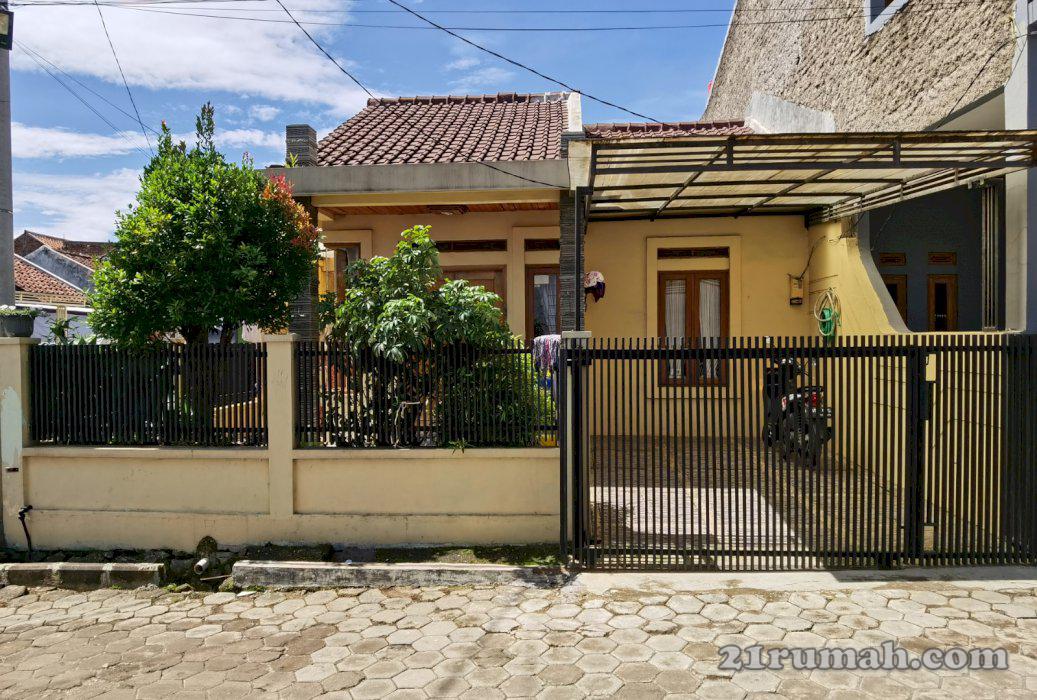 Rumah Tinggal Minimalis di Dalam komplek