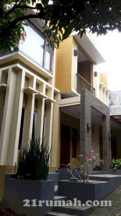 Rumah Cluster Minimalis depan taman yg luas